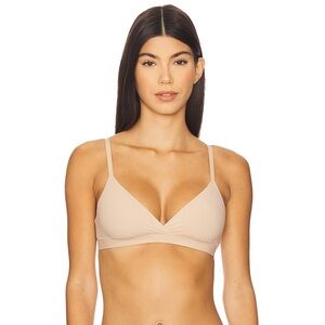SKIMS Fits Everybody Crossover Bralette